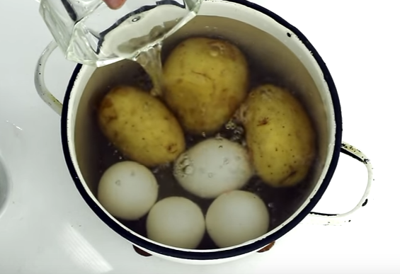 Классическая окрошка - рецепты с колбасой