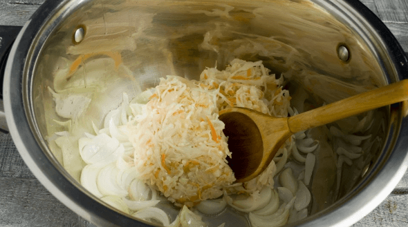 Щи из квашенной капусты. 6 самых вкусных рецептов