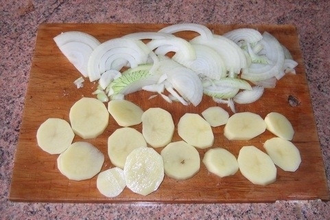 Мясо по-французски с картошкой в духовке - 5 пошаговых рецепта