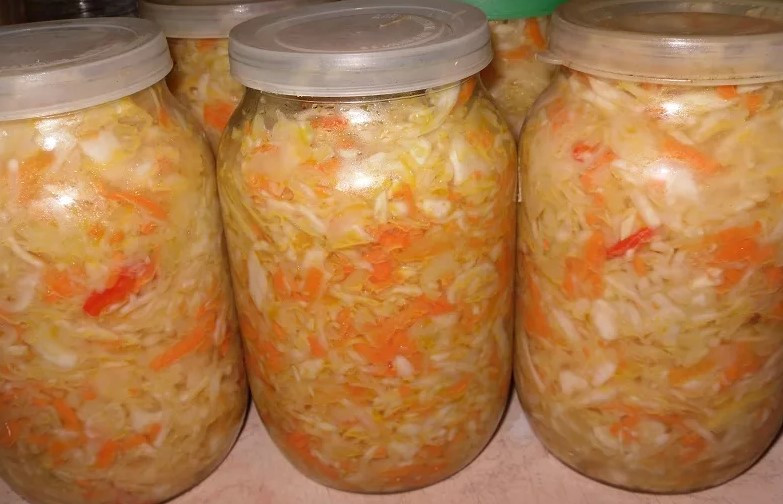 Вкусная и хрустящая квашеная капуста – классические рецепты на зиму