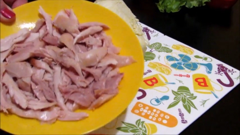 Салат Цезарь с курицей и сухариками в домашних условиях: 5 пошаговых рецептов вкусного салата