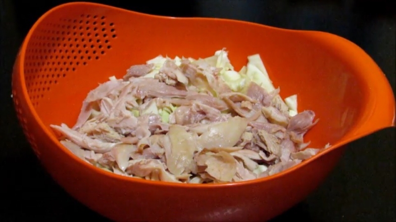Салат Цезарь с курицей и сухариками в домашних условиях: 5 пошаговых рецептов вкусного салата