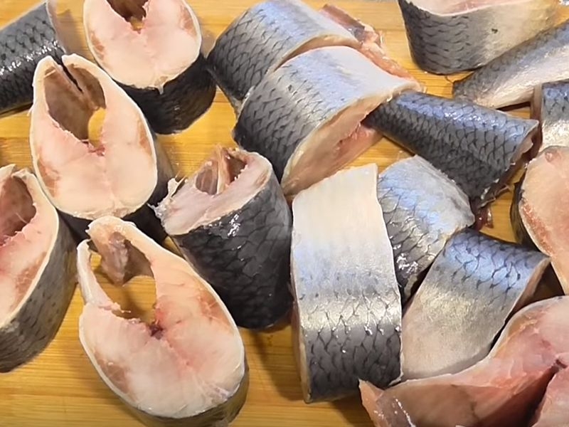 Как засолить селедку (сельдь) вкусно и быстро в домашних условиях?