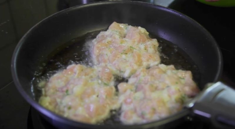 Рубленные куриные котлеты: самые вкусные рецепты котлет из куриной грудки
