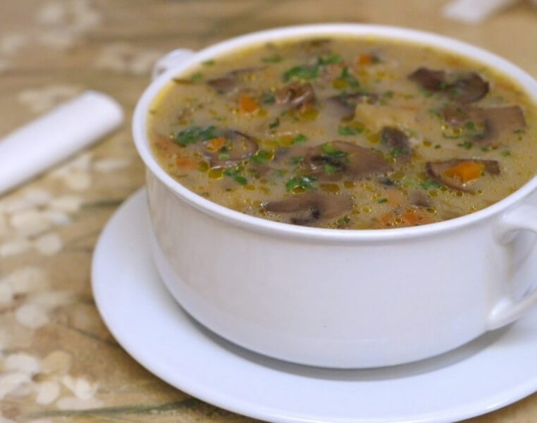 Суп с сушеными грибами и курицей - рецепт с вермишелью на бульоне, фото