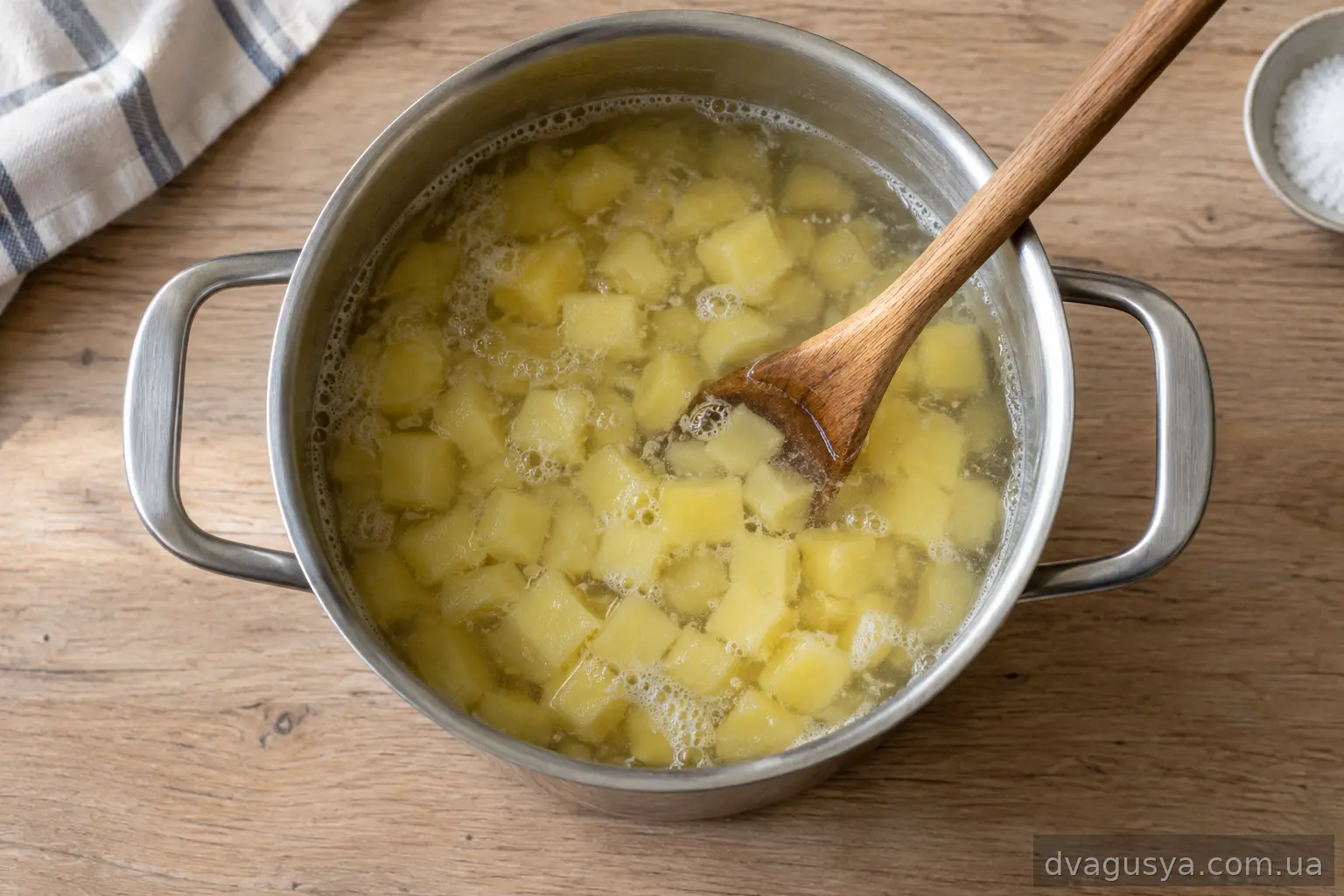 Варіння картоплі кубиками