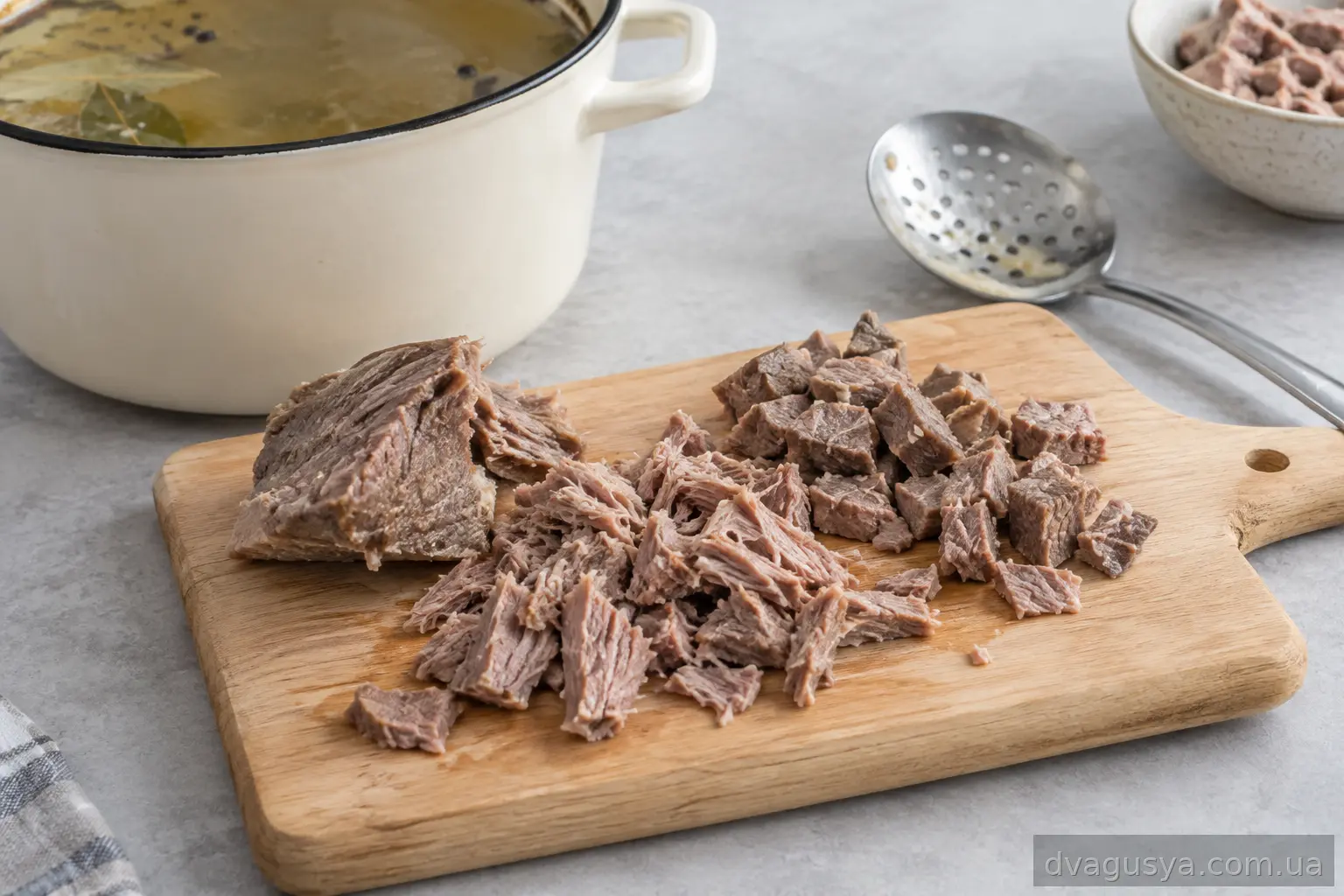 Варене м'ясо нарізане шматочками