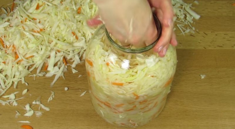 Смачна і ніжна квашена капуста – класичні рецепти на зиму