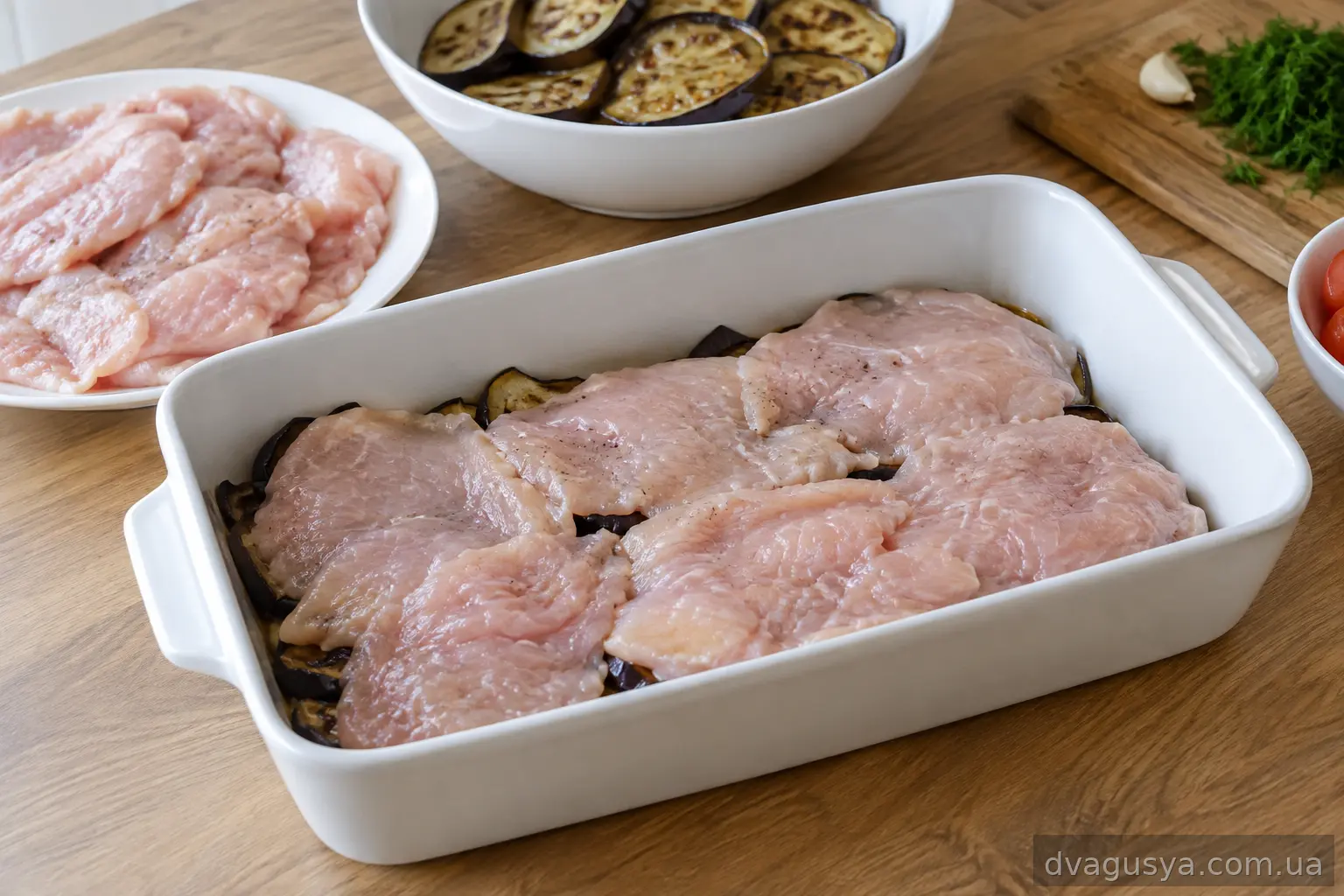 Шар курячої грудки на баклажанах