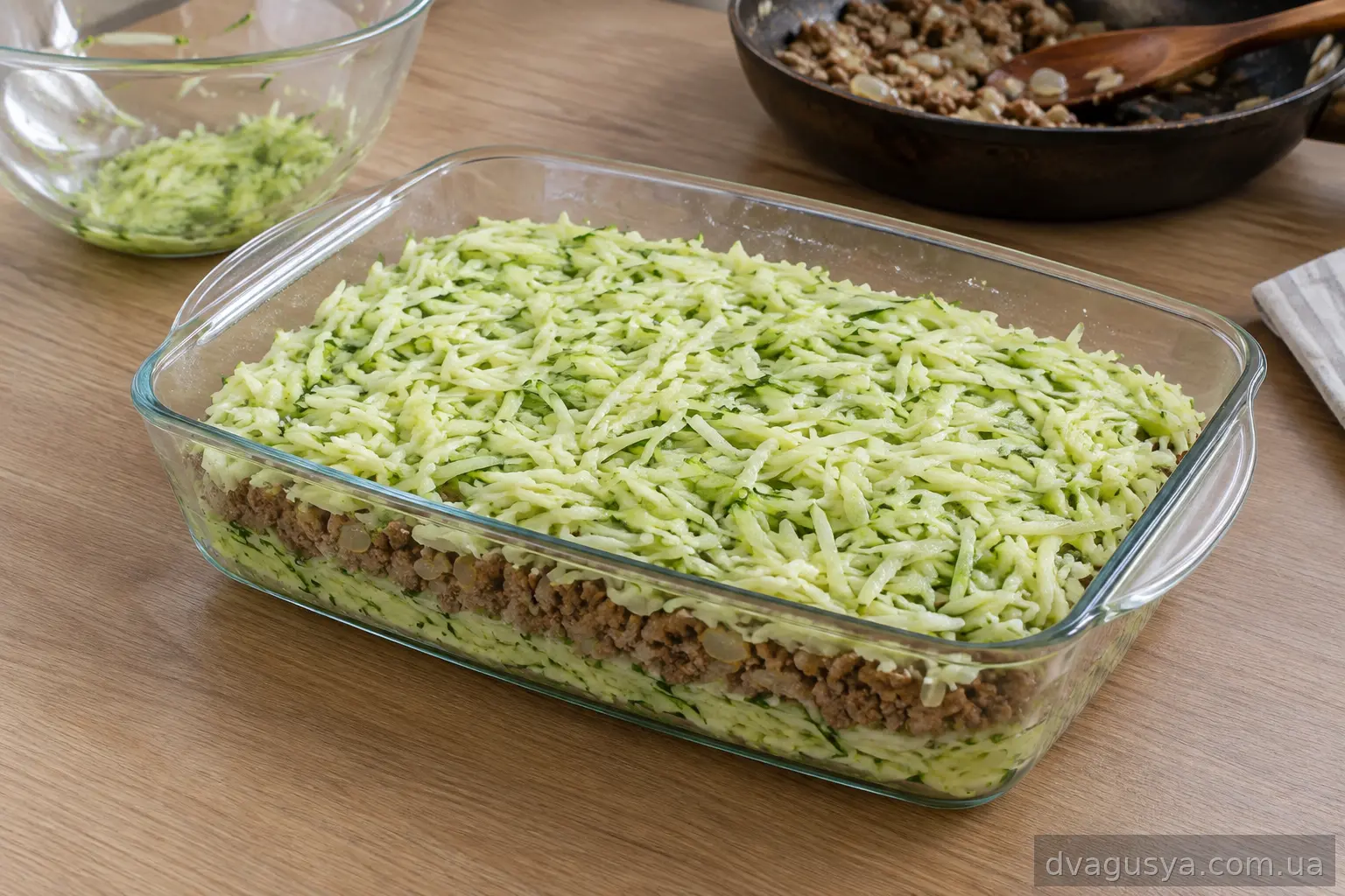 Складання запіканки шарами у формі