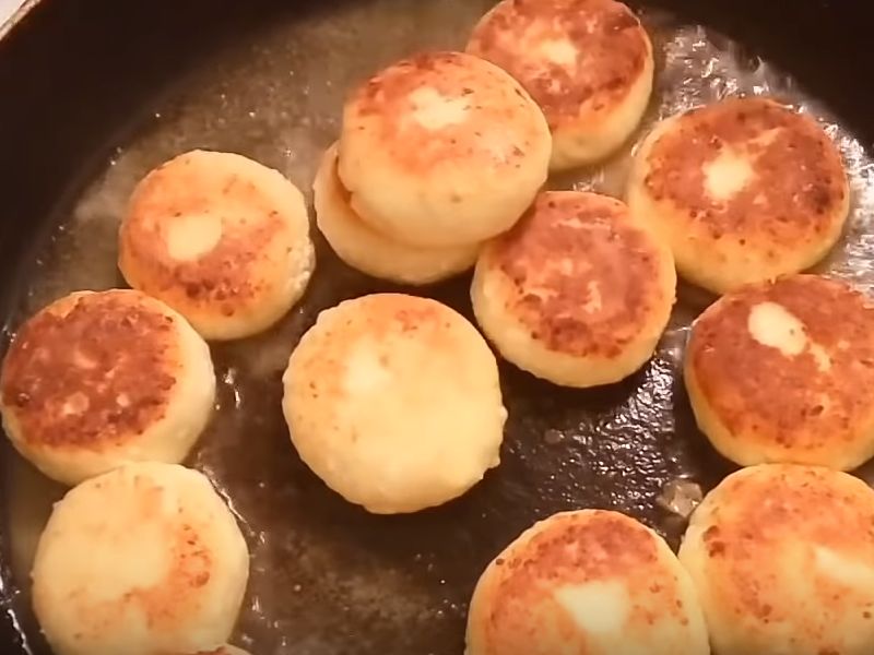 Сирники із сиру на сковороді. Як приготувати смачні сирні сирники?