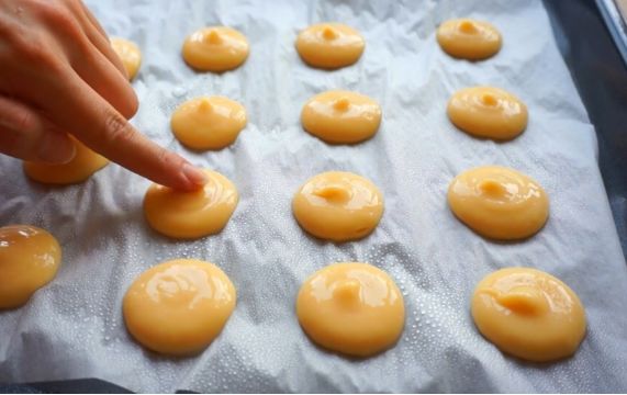 Профитроли в домашних условиях — 10 пошаговых рецептов с разной начинкой