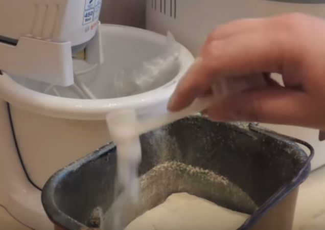 Хлеб в хлебопечке — 12 простых и самых вкусных рецептов