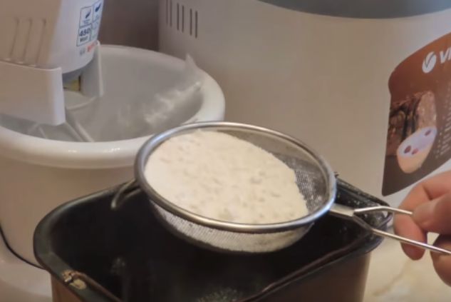Хлеб в хлебопечке — 12 простых и самых вкусных рецептов