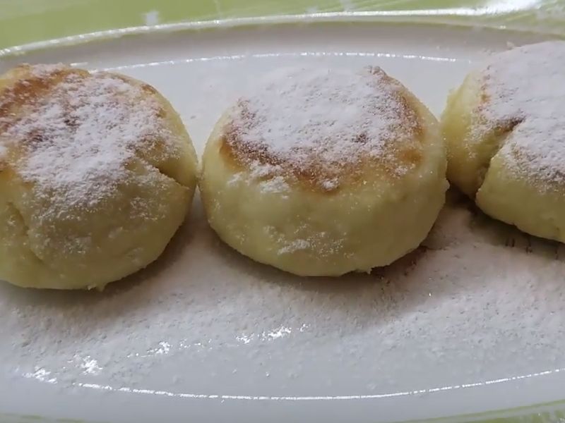 Сирники із сиру на сковороді. Як приготувати смачні сирні сирники?
