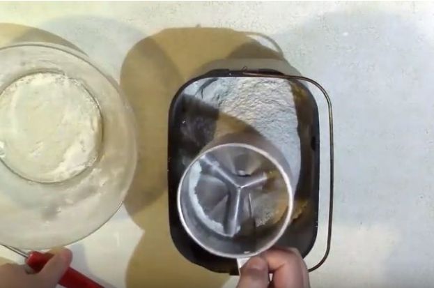 Хлеб в хлебопечке — 12 простых и самых вкусных рецептов