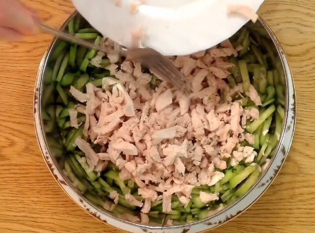 Салат с копченой курицей и ананасами - 9 очень вкусных классических рецептов
