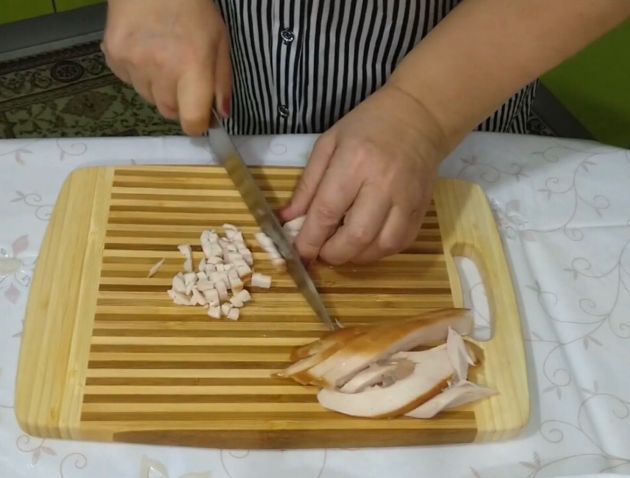 Салат с копченой курицей и ананасами - 9 очень вкусных классических рецептов