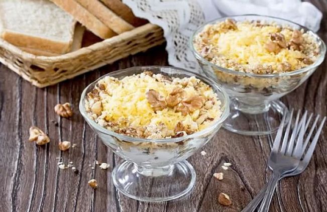 Салат с копченой курицей и ананасами - 9 очень вкусных классических рецептов