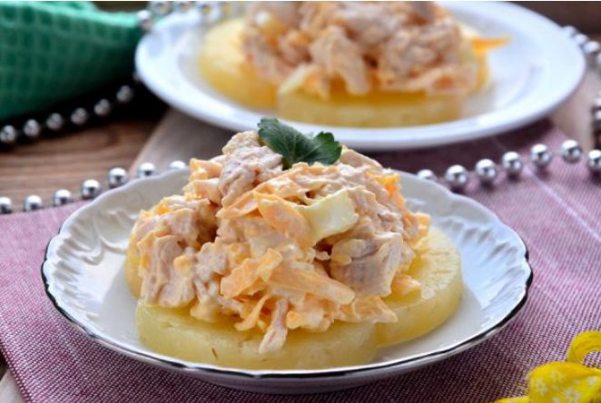 Салат с копченой курицей и ананасами - 9 очень вкусных классических рецептов
