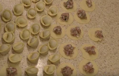 Домашние пельмени. Очень вкусные. Пошаговые рецепты приготовления теста и начинки
