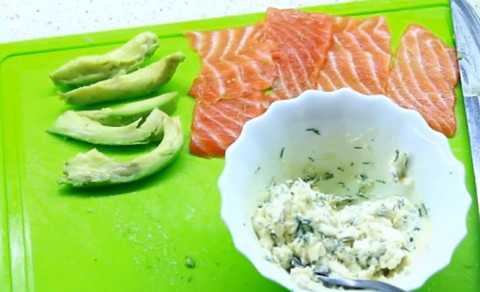 Блины с красной рыбой и сливочным сыром – 6 пошаговых рецептов приготовления