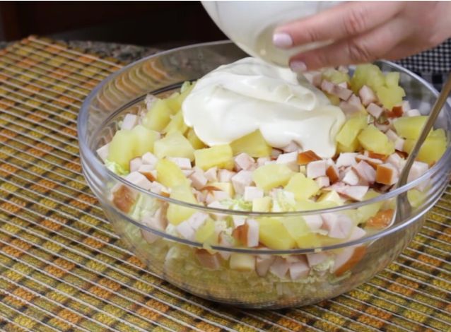Салат с копченой курицей и ананасами - 9 очень вкусных классических рецептов