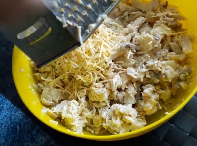 Салат с копченой курицей и ананасами - 9 очень вкусных классических рецептов