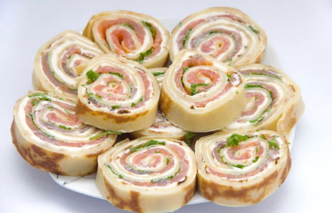 Блины с красной рыбой и сливочным сыром – 6 пошаговых рецептов приготовления