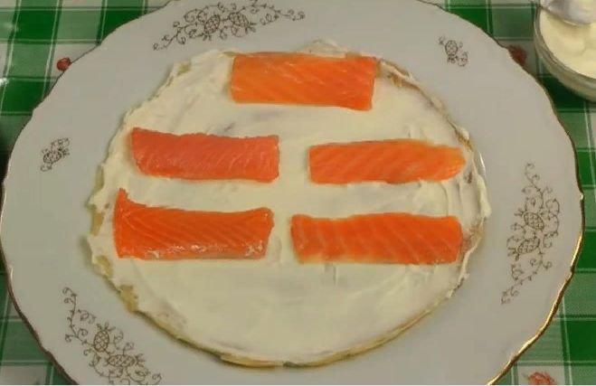 Блины с красной рыбой и сливочным сыром – 6 пошаговых рецептов приготовления