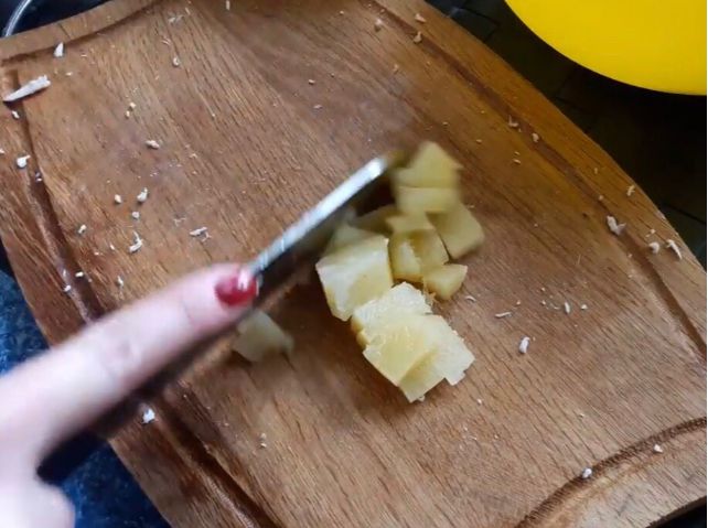 Салат с копченой курицей и ананасами - 9 очень вкусных классических рецептов