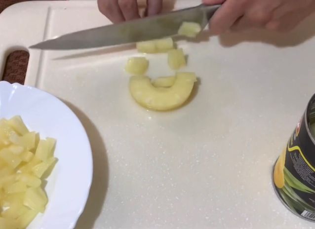 Салат с копченой курицей и ананасами - 9 очень вкусных классических рецептов