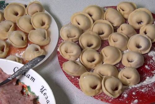 Домашние пельмени. Очень вкусные. Пошаговые рецепты приготовления теста и начинки
