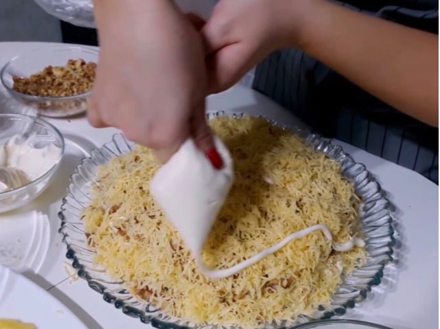 Салат с копченой курицей и ананасами - 9 очень вкусных классических рецептов