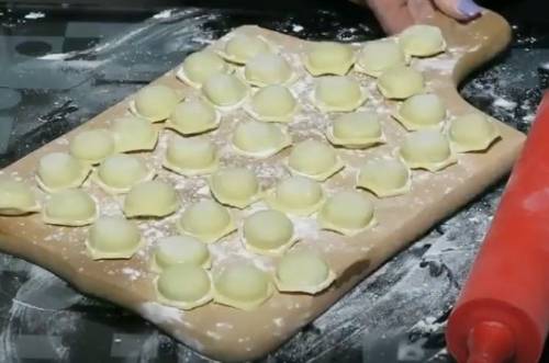 Домашние пельмени. Очень вкусные. Пошаговые рецепты приготовления теста и начинки