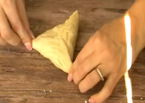 Самса домашняя из слоеного теста с мясом или фаршем. 5 пошаговых рецептов приготовления