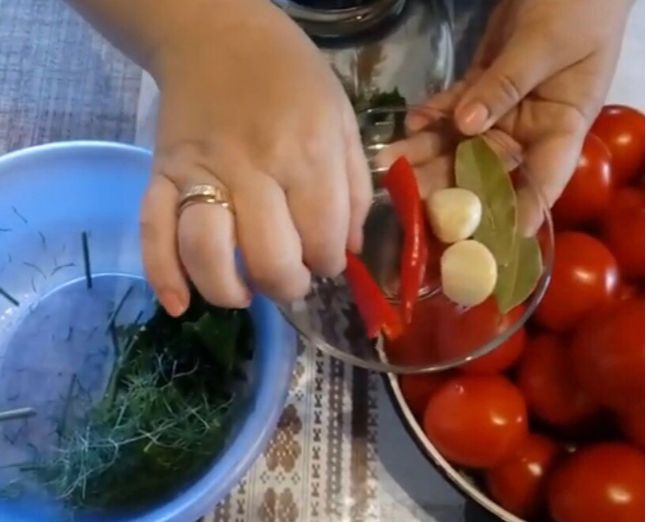 Маринованные помидоры на зиму: Рецепты очень вкусных и сладких помидоров