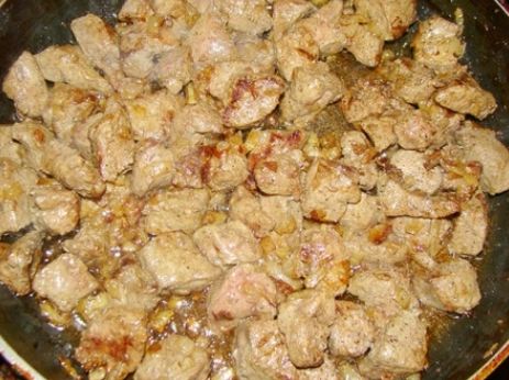 Как пожарить печень говяжью с луком, чтобы была мягкая и сочная