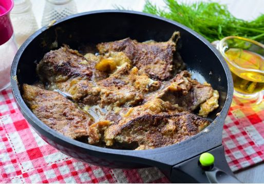 Как пожарить печень говяжью с луком, чтобы была мягкая и сочная