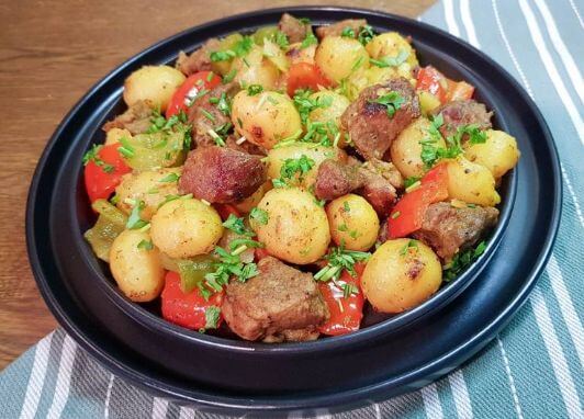 Как правильно пожарить картошку с луком на сковороде вкусно с корочкой