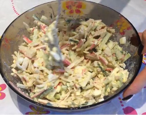 Салат с кальмарами и яйцом и огурцом - Самый вкусный рецепт
