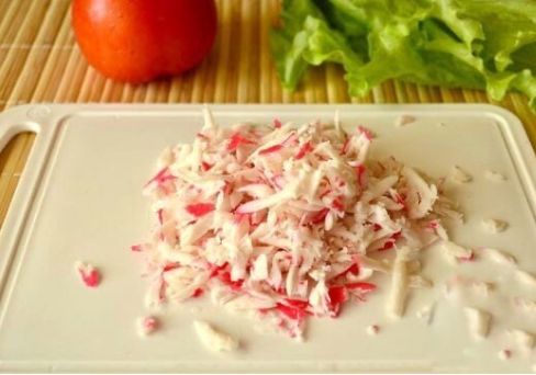 Салат с крабовыми палочками и помидорами: Очень вкусные рецепты