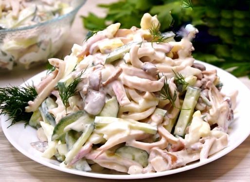 Салат с кальмарами и яйцом и огурцом - Самый вкусный рецепт