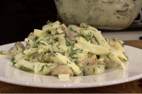 Салат с кальмарами и яйцом и огурцом - Самый вкусный рецепт