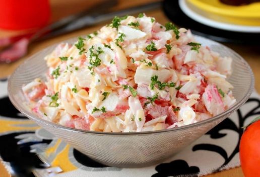 Салат с крабовыми палочками и помидорами: Очень вкусные рецепты