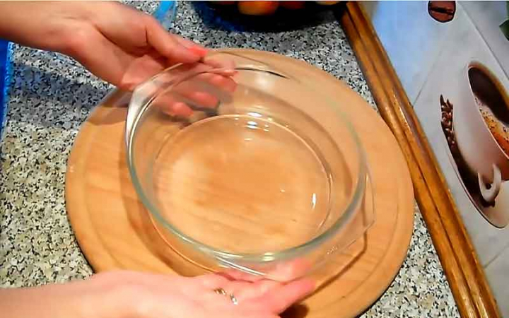 Філе курки з макаронами у духовці під сиром
