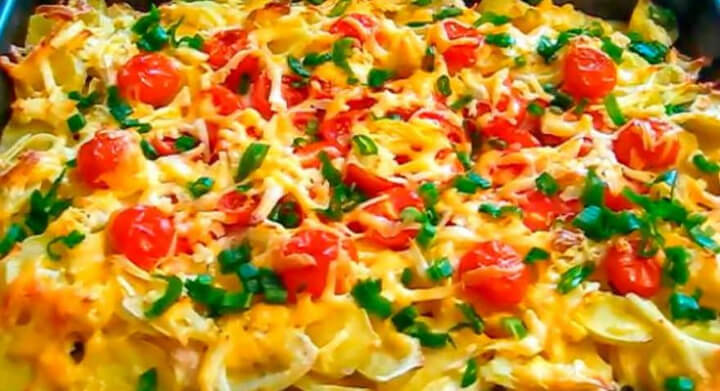 Курка по-французьки з гарніром з картоплі в духовці