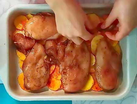 Курка по-французьки в духовці з картоплею