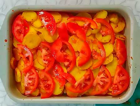Курка по-французьки в духовці з картоплею