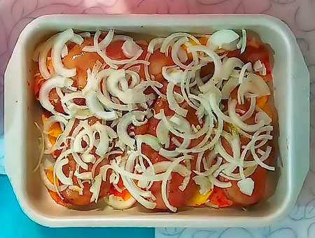 Курка по-французьки в духовці з картоплею